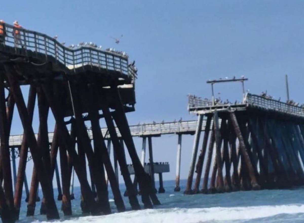 La sección del muelle de Rosarito que colapsó hace tres años será demolida tras descartarse su reconstrucción por el alto costo que representaría recuperar la estructura completa. Foto: Carmen Gutiérrez.