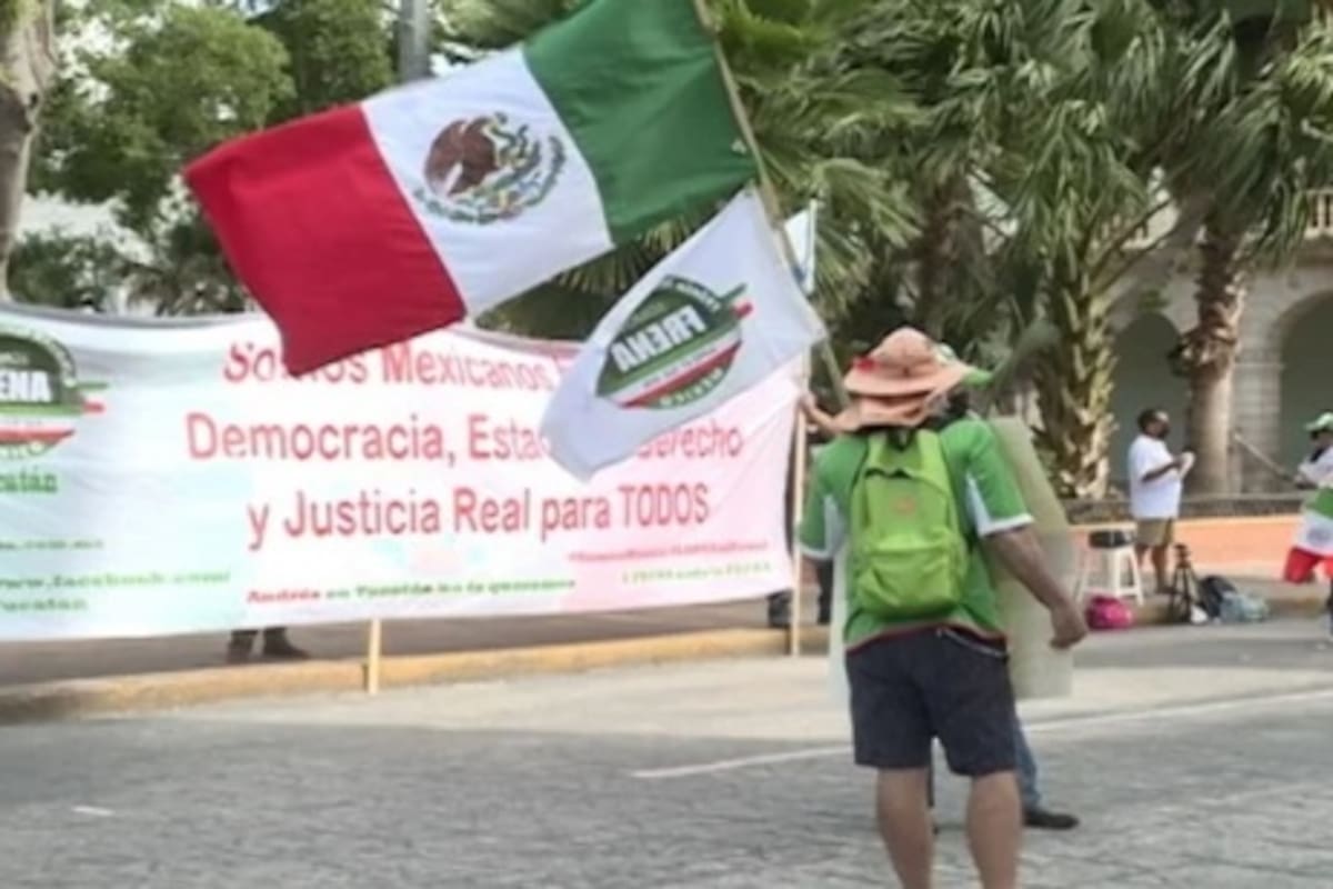 Frente Nacional Anti-Amlo realiza primera “toma” de plaza en Mérida