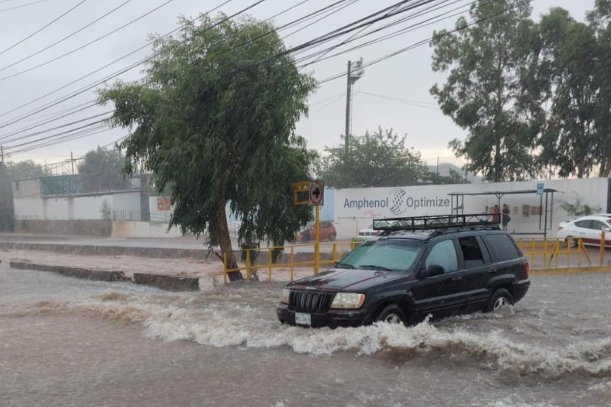 Sancionarán hasta con arresto a todos los conductores que circulen por calles cerradas durante lluvias en Nogales
