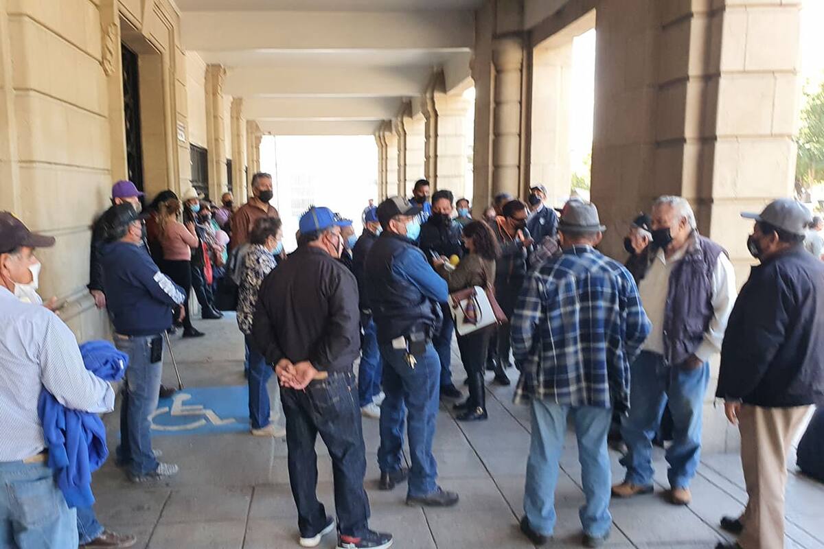 Se manifestaron pensionados y jubilados del Ayuntamiento de Hermosillo, temen les quiten bono
