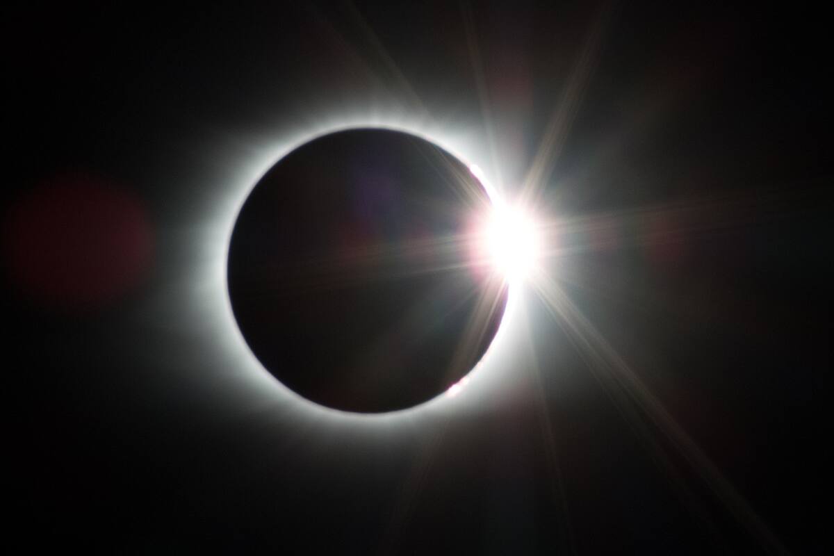Eclipse del 8 de abril brindará oportunidad de ver la corona supercaliente del Sol