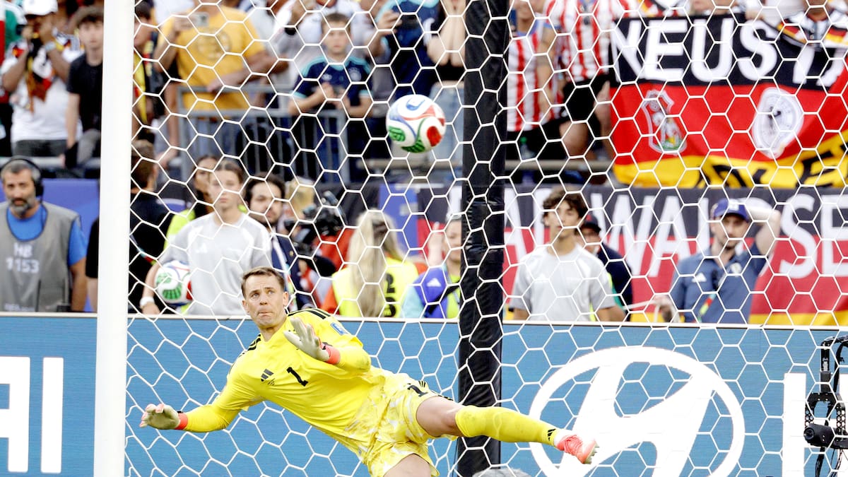 Manuel Neuer igualó el récord negativo de “La Tota” Carbajal al recibir goles en diez partidos consecutivos de Copas del Mundo