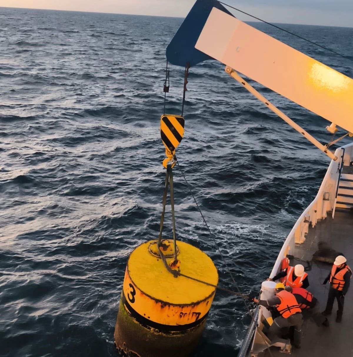 La boya marítima representaba riesgo para la navegación. Foto: Cortesía