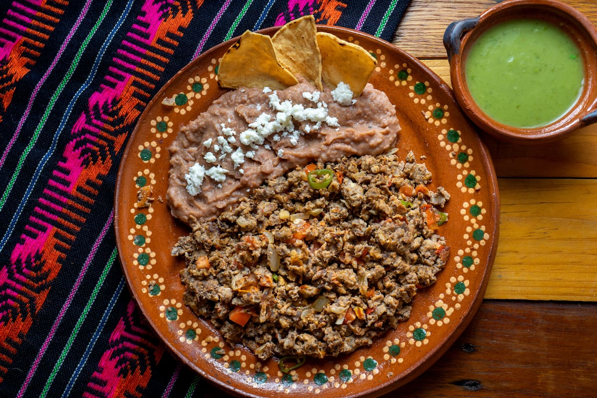 Machaca con huevo entomatado