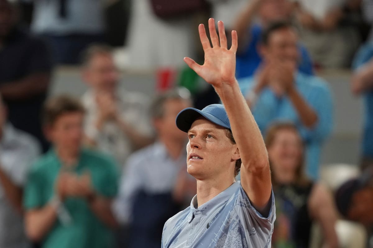 Jannik Sinner inicia con victoria su camino en conquistar Roland Garrros