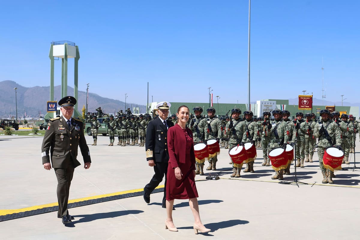 La doctora Claudia Sheinbaum Pardo, presidenta Constitucional de los Estados Unidos Mexicanos en Día del Ejército Mexicano. Oriental, Puebla. | Foto: Presidencia