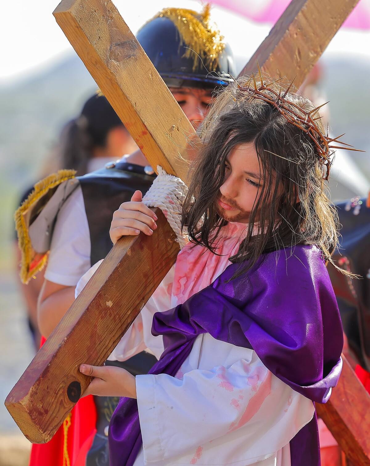 Aunque fue algo cansado para Ángel Alejandro Grijalva Leyva, de 10 años, quien personificó a Jesús de Nazareth, dijo sentirse feliz. | Crédito: Eleazar Escobar