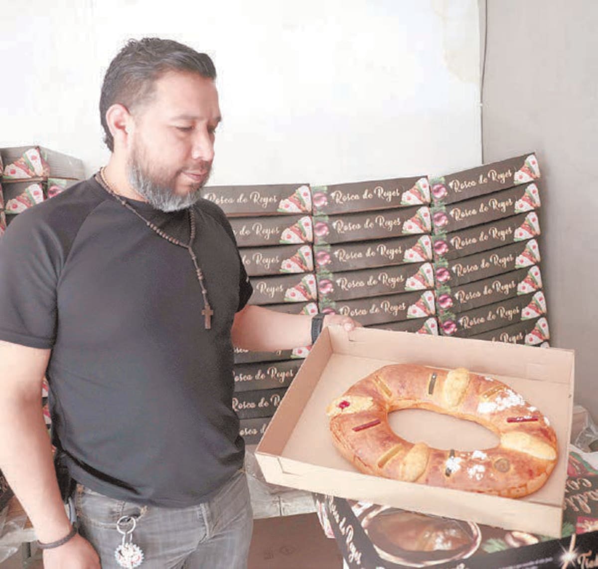 La panadería Doña Magui se prepara para los pedidos de roscas del Día de Reyes.