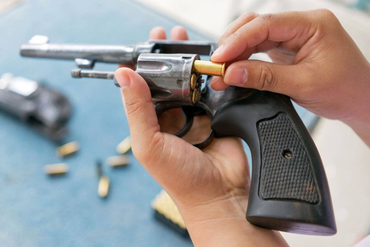 Alec Baldwin: cómo son las armas de utilería que se usan en los rodajes de cine y por qué son peligrosas