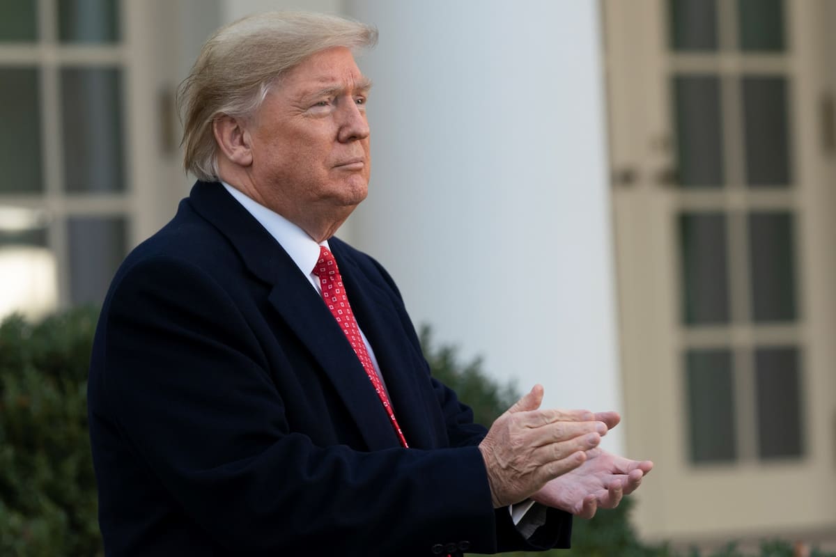 Donald Trump anuncia reanudación del diálogo con los talibanes en Afganistán