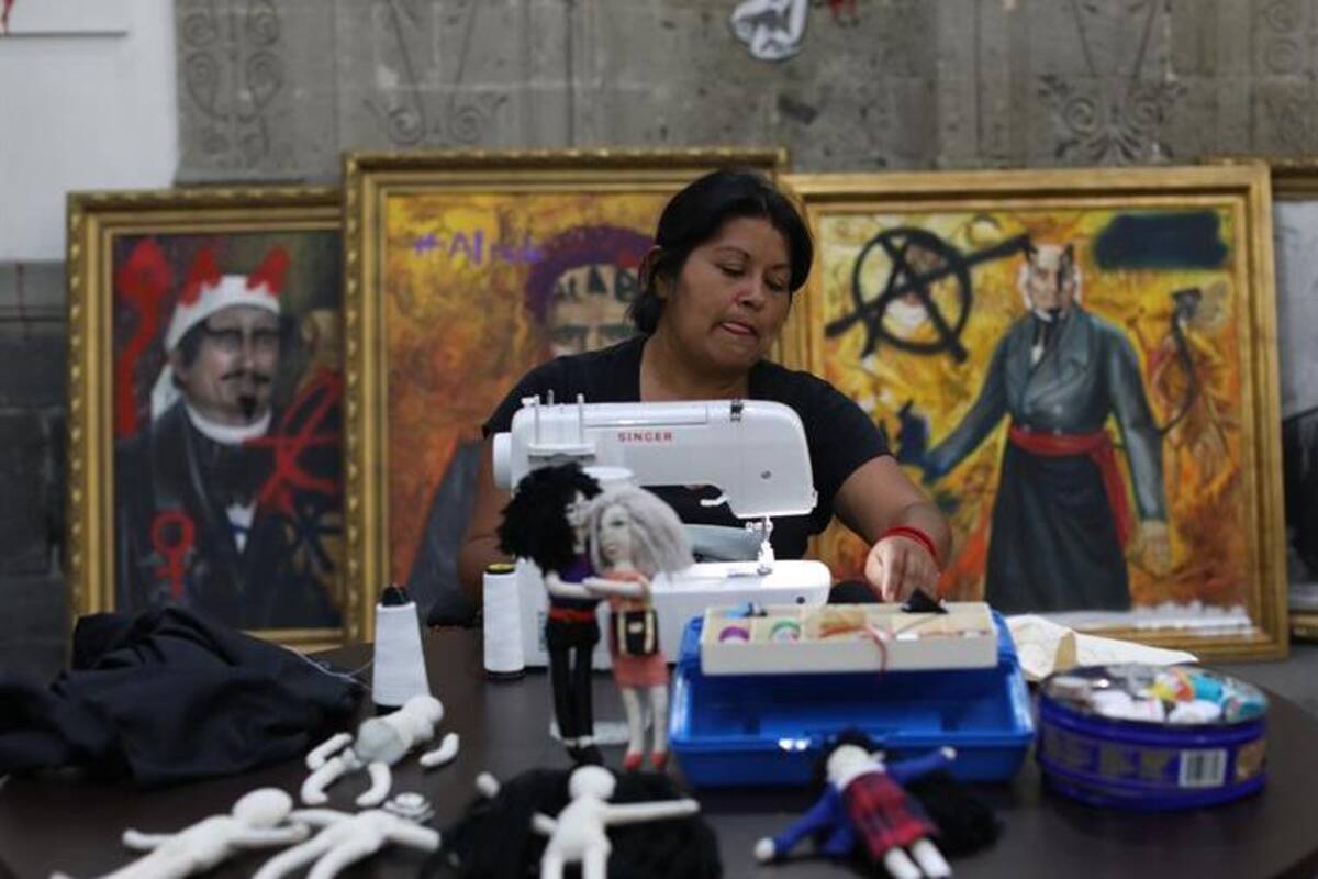 Sheinbaum denuncia "clasismo" de feministas manifestantes, asegura que llamaron "gatas" a ateneas