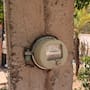 Hasta 15 apagones en un día afectan a familias de Pueblo Yaqui; reportan daños en electrodomésticos