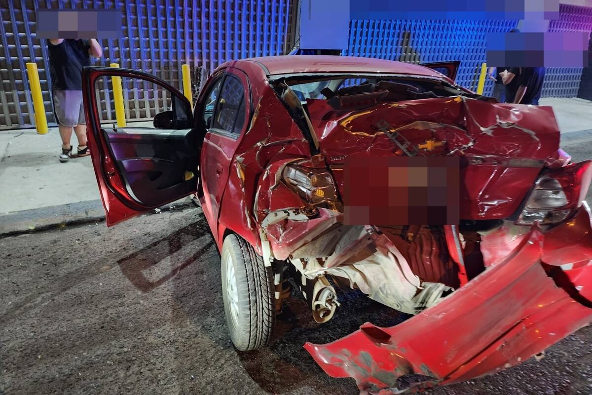 Conductor se da a la fuga tras colisión por alcance en la colonia Orquídeas