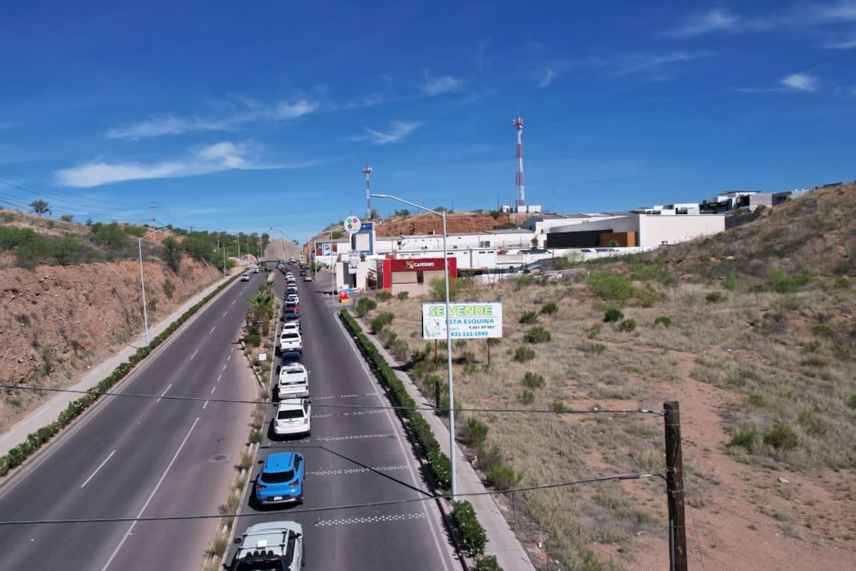 Continúan filas kilometricas en garitas de Nogales