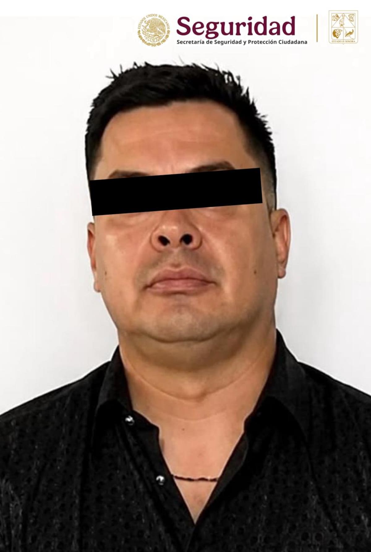 Hugo “N”, alias “El 01”, fue detenido en Hermosillo durante un operativo de inteligencia; las autoridades lo vinculan con delitos de alto impacto y presuntos ataques realizados mediante drones. FOTO: FGJE SONORA