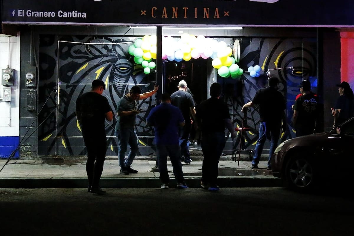 De tradición religiosa a fiesta urbana: miles recorren los “Siete Templos” en bares del Centro de Mexicali