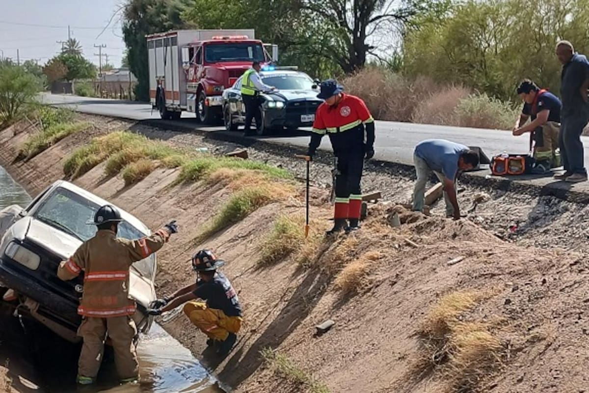 Cae pick-up a canal encementado