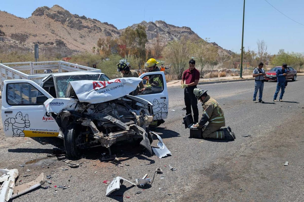 Se registra aparatosa colisión entre 4 autos en Hermosillo tras no respetar el rojo