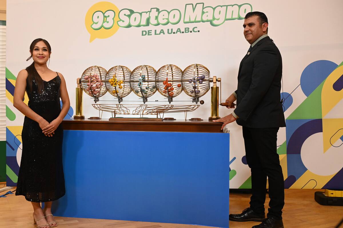 Adriana, de Mexicali, se convierte en millonaria con el 93 Sorteo Magno de la UABC