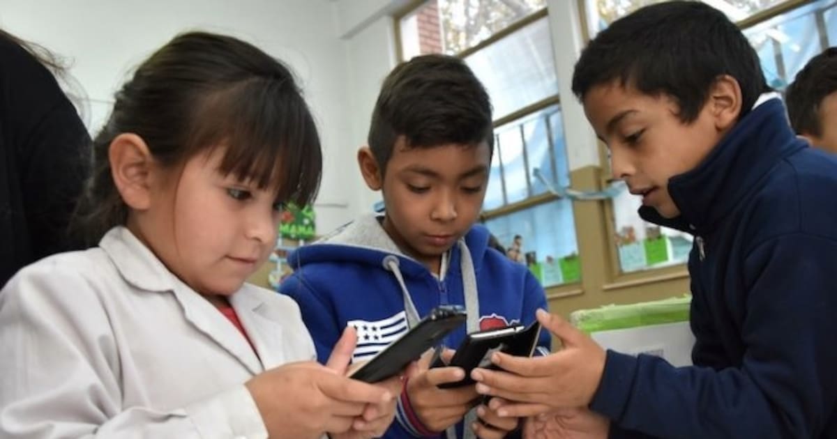 Mexicanos Primero respalda debate sobre inteligencia artificial y redes sociales en escuelas; propone una política educativa basada en evidencia