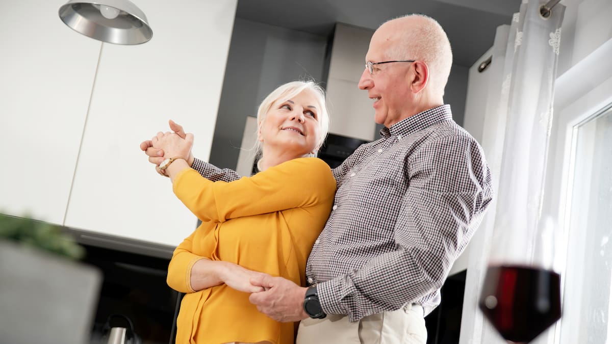 El estudio, realizado con 23 pacientes en un programa de danza en Canadá, mostró que los participantes experimentaron una mejora acumulativa en su depresión tras asistir a clases semanales durante ocho meses/Foto: Canva