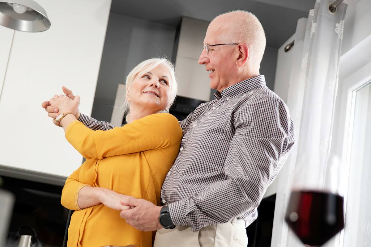 Bailar podría aliviar la depresión causada por el Parkinson, sugiere un estudio