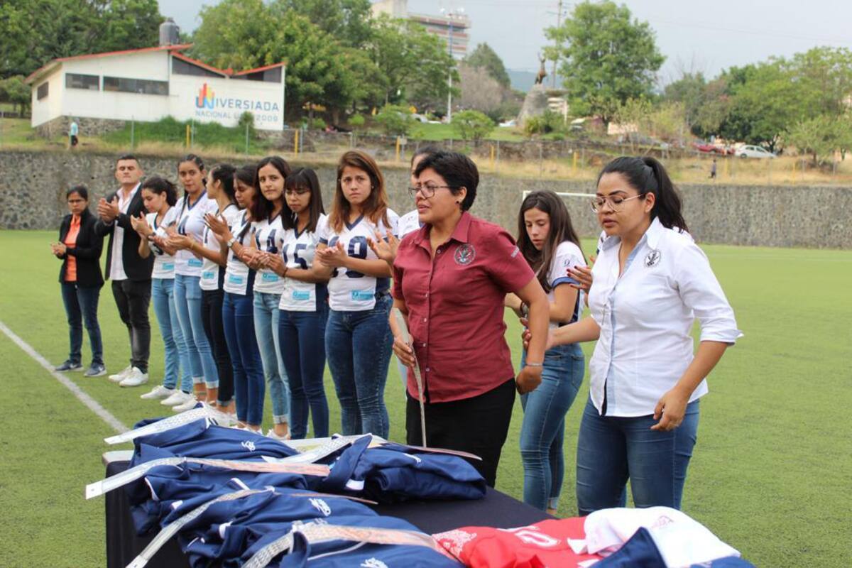 Dan jersey de Mariana, estudiante asesinada, a su mamá