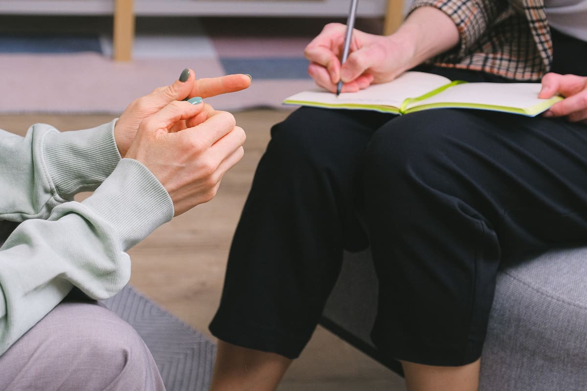 Cinco problemas emocionales frecuentes y cómo abordarlos, según un psicoterapeuta