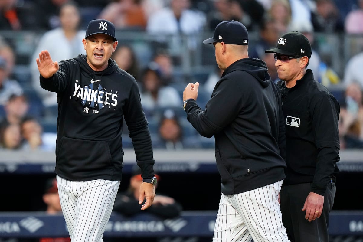 Aaron Boone seguirá en Yankees pese a otro fracaso en playoffs