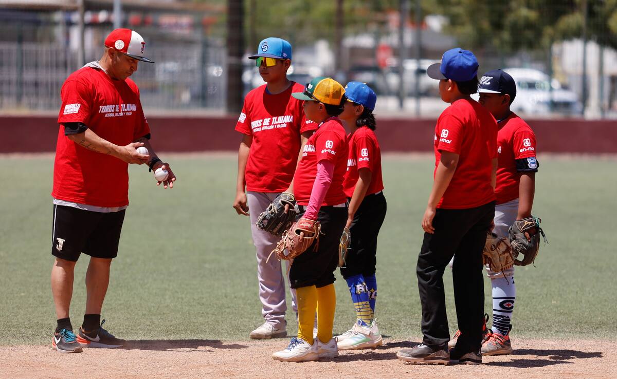 Más de treinta niños asistieron a la clínica de Toros de Tijuana. / Foto: cortesía