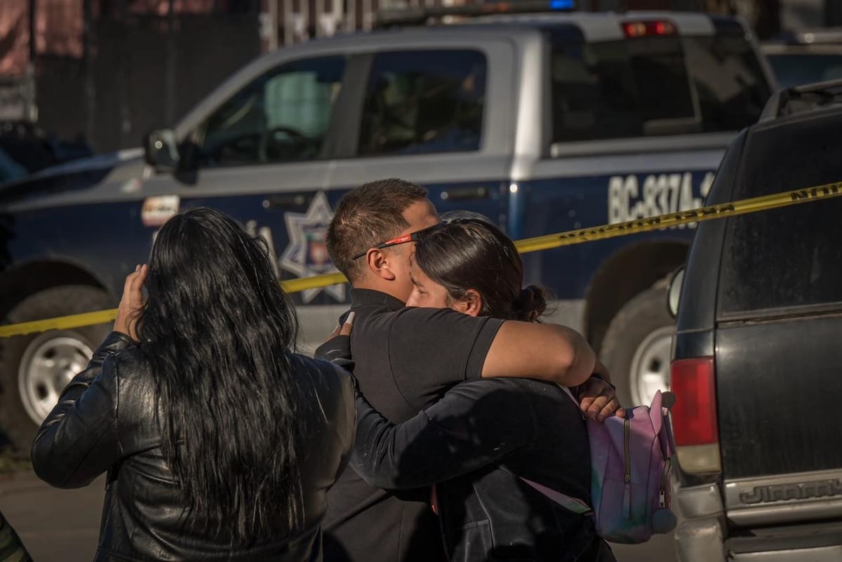 Un hombre y una mujer fueron asesinados con arma de fuego al interior de una vivienda, donde paramédicos confirmaron que ambos ya no contaban con signos vitales. Foto: Border Zoom