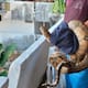Profepa captura boa constrictor dentro de vivienda en Acapulco y la libera en su hábitat natural