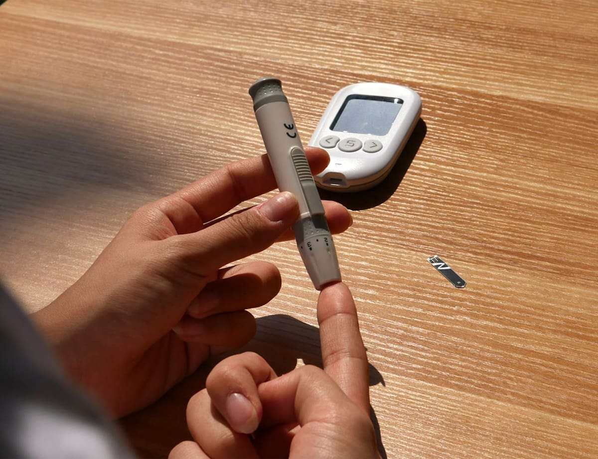 La propuesta destaca que millones de hogares en el país requieren de dispositivos médicos para atender enfermedades crónicas, lo que les genera un costo adicional. | Foto: Pexels