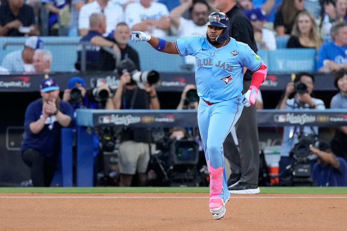 Explota ofensiva de Azulejos