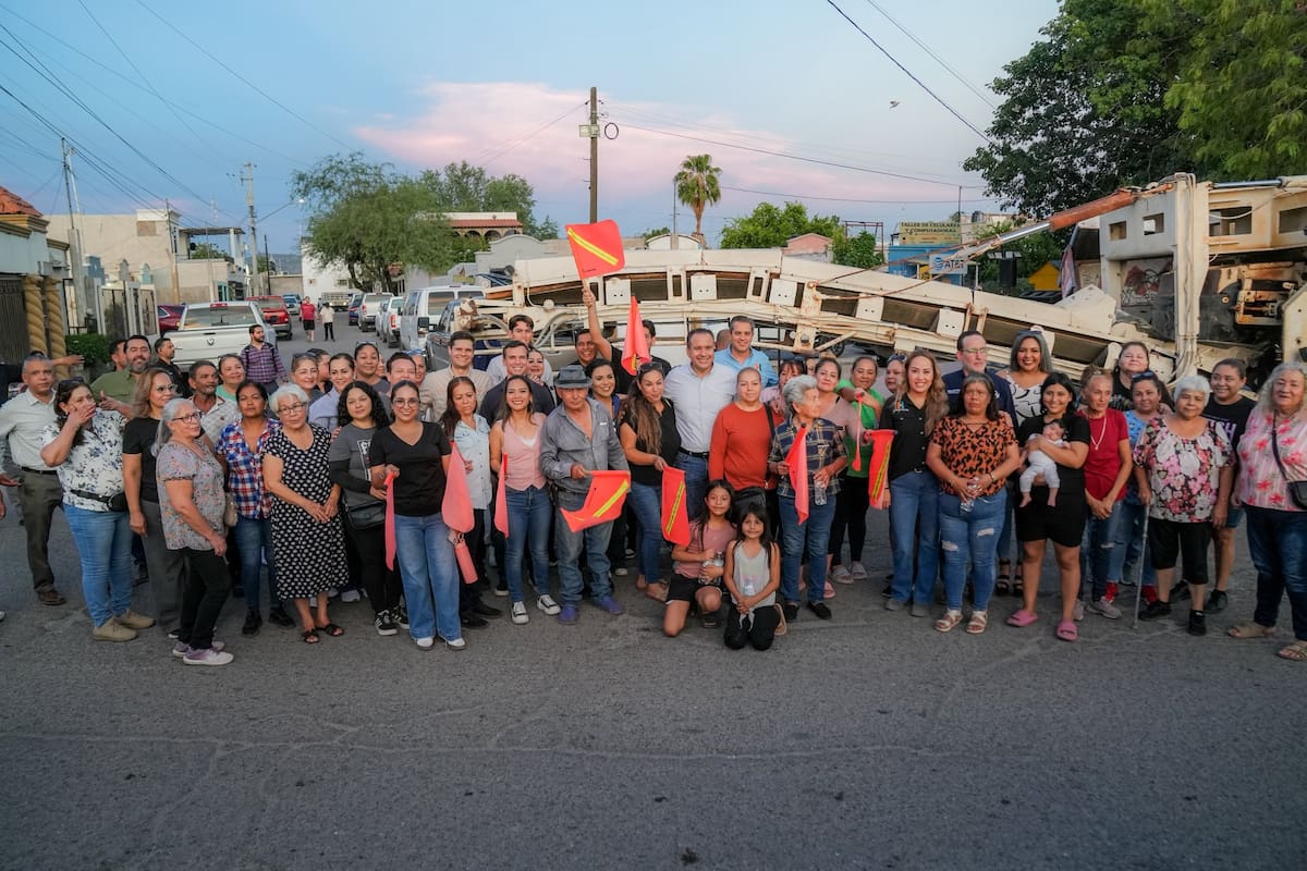 El alcalde Antonio Astiazarán encabezó el arranque del recarpeteo de la calle Lázaro Mercado, obra en la que se invertirán 5.3 millones de pesos.