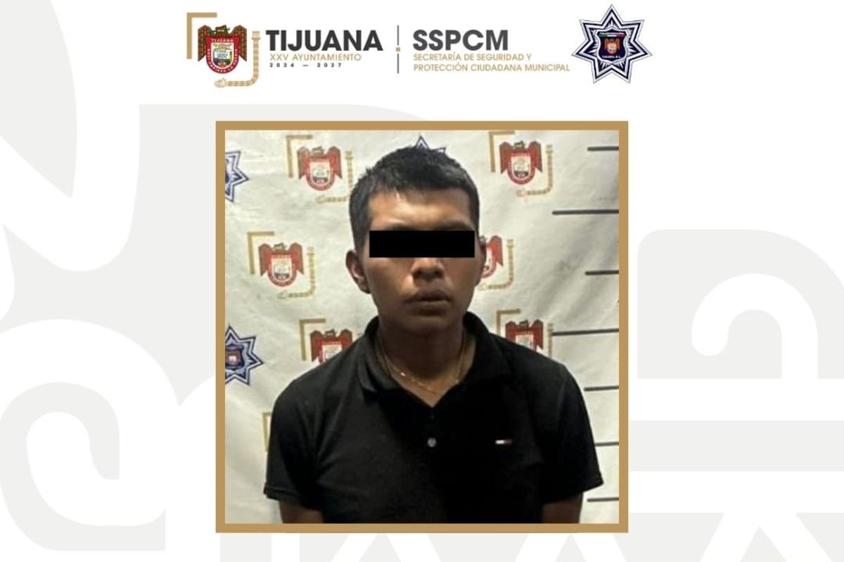 Policía Municipal recupera vehículo robado y detiene a presunto responsable en la colonia Libertad