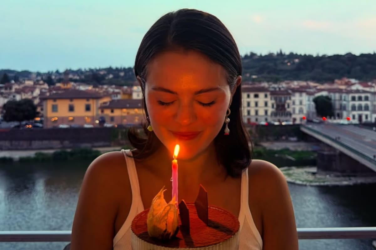 Selena Gómez celebra su cumpleaños destacando su lucha por la salud mental