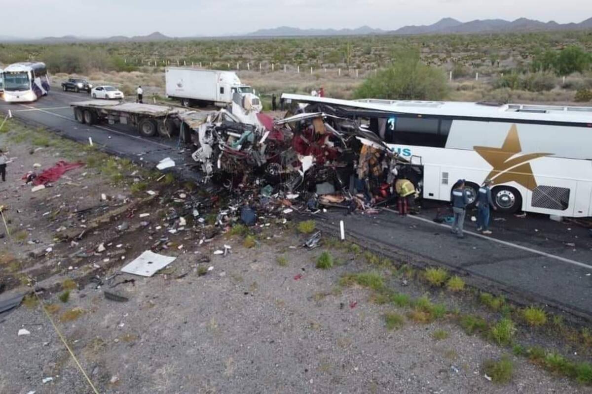 Accidente en carretera Sonoyta-SLRC deja 16 muertos y 22 heridos