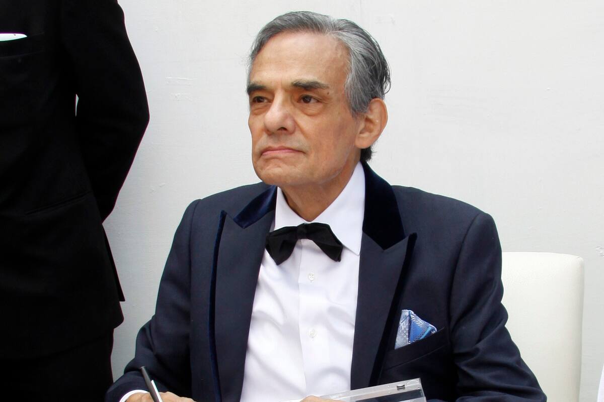 Manuel José despide a José José, ''su padre''