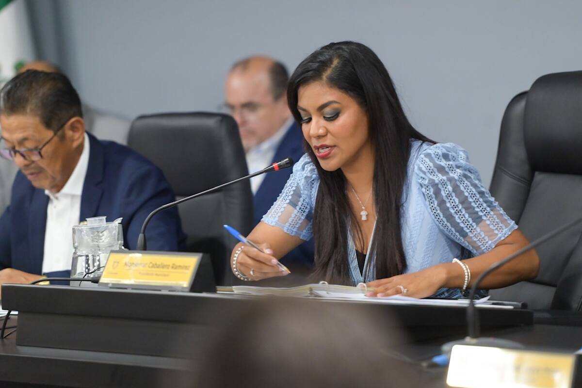 Exige Alcaldesa a regidores cumplir peticiones de ex policías