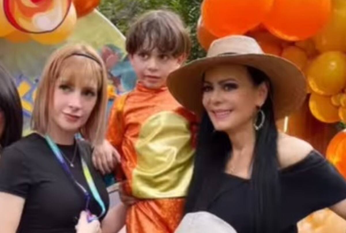 Maribel Guardia, Imelda Garza Tuñón y José Julián. Foto: Cortesía
