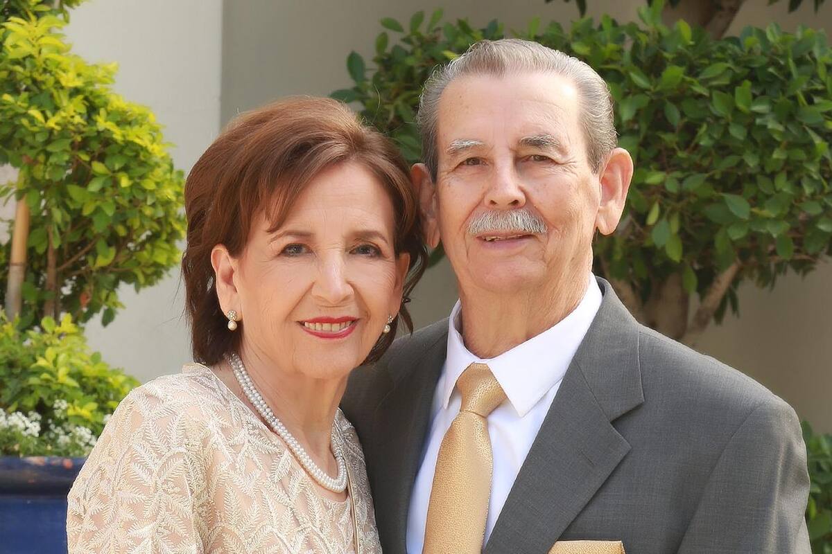 Celebran sus bodas de oro María del Carmen Pacheco Soto y José Mario Sánchez Fontes