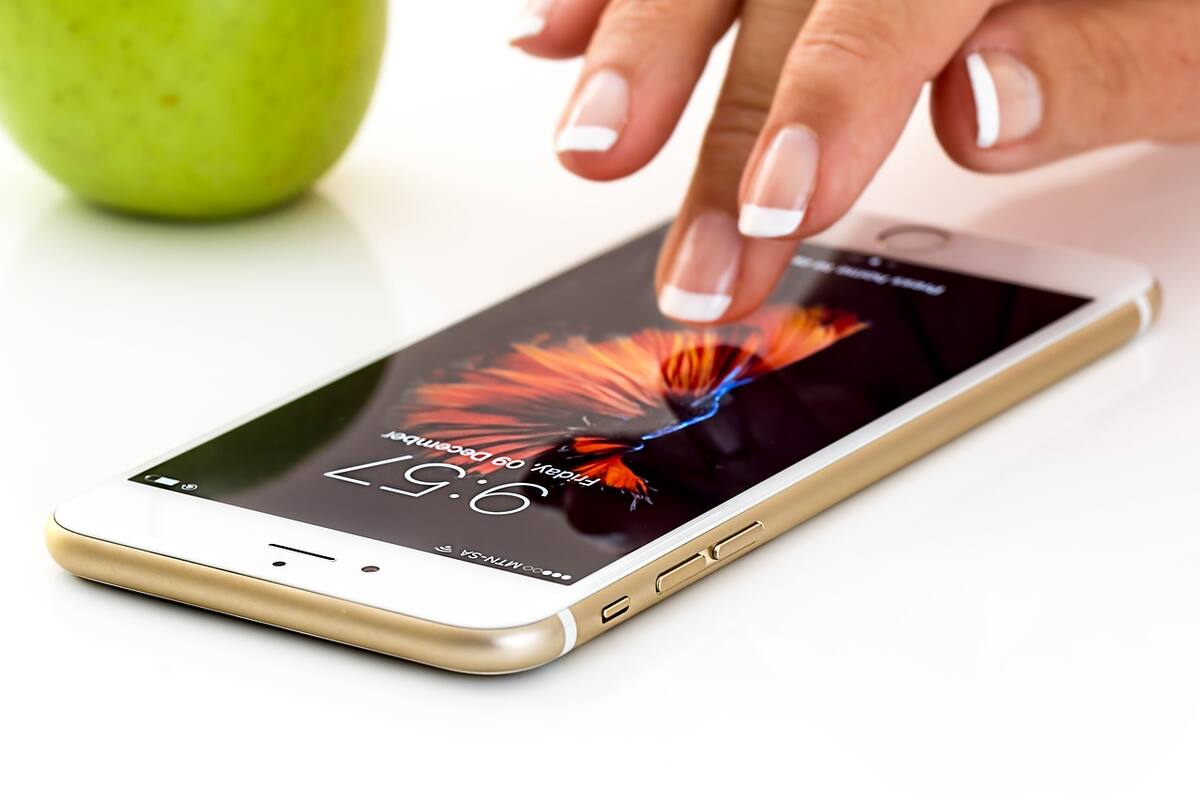 Apple dará iPhones a hackers para mejorar su seguridad