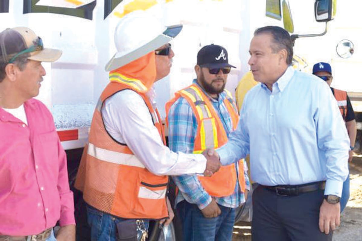 Inicia Antonio Astiazarán construcción de casas económicas con paneles solares en Hermosillo