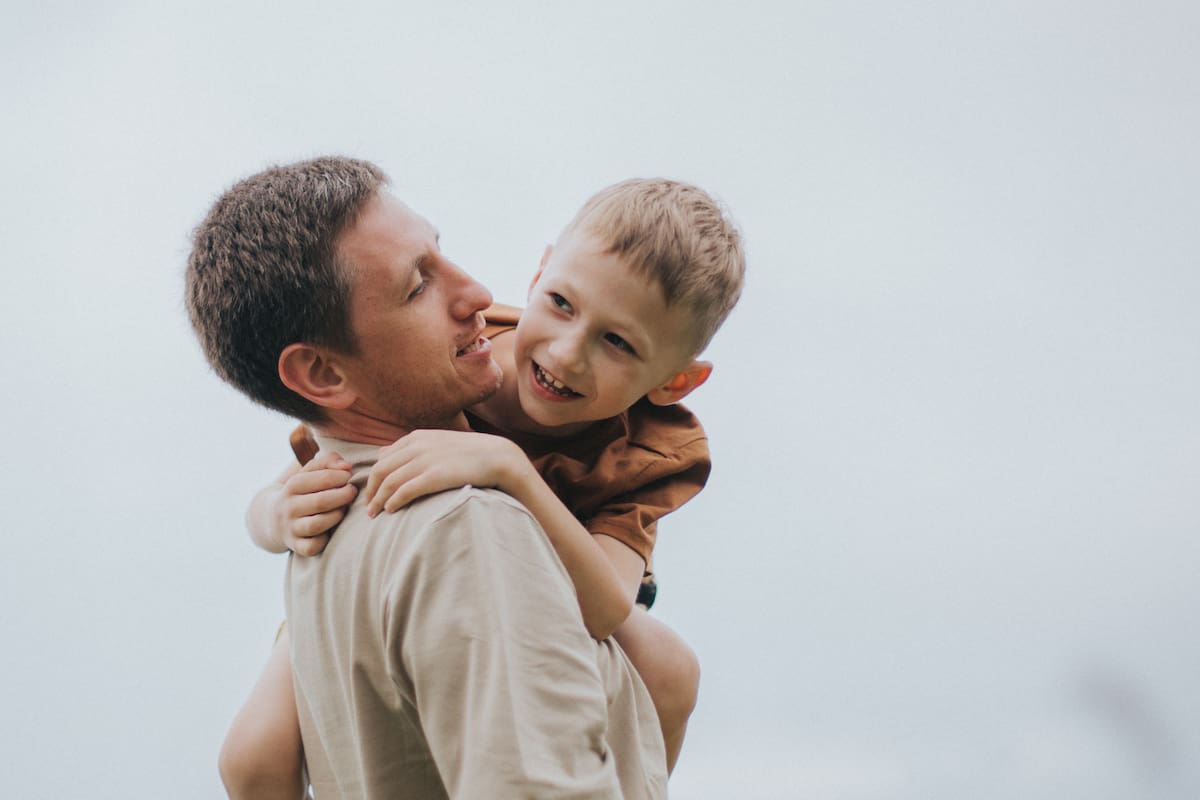 El cerebro paterno también cambia: la ciencia revela cómo se transforma el hombre al convertirse en padre