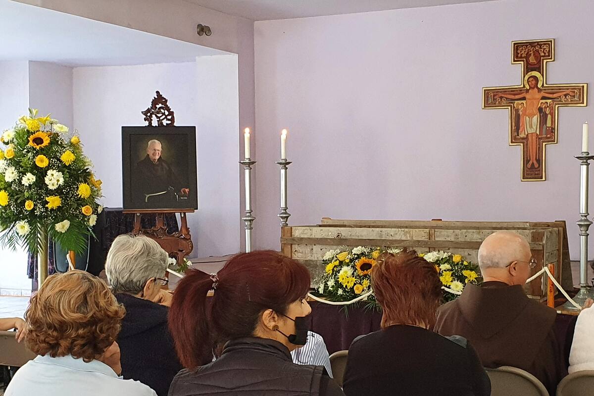 Rinden homenaje de cuerpo presente a Fray Ivo Toneck