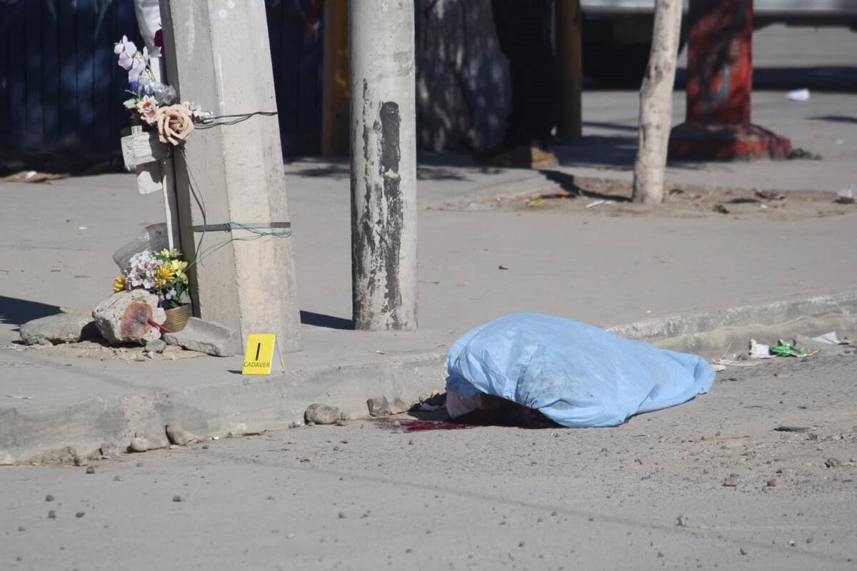 Matan a hombre en base de taxis en Tijuana