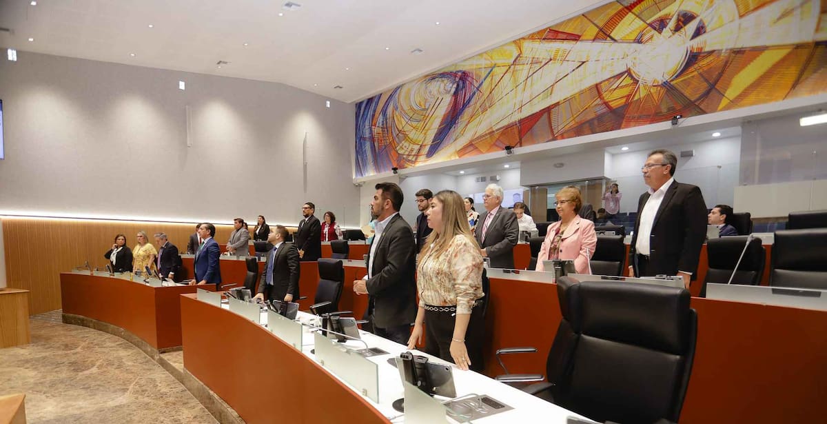 Legisladores señalaron que el Congreso no aprobó que las infracciones fueran emitidas únicamente mediante dispositivos electrónicos. FOTO ILUSTATIVA: ESPECIAL/ SESIÓN ORDINARIA CONGRESO DE SONORA