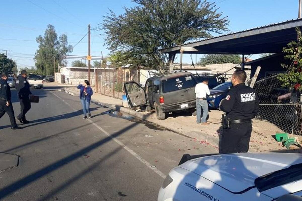 Automovilista choca contra domicilio y unidad de la FGE