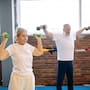 Expertos recomiendan realizar ejercicios de fuerza después de los 55 años para reducir la pérdida de masa muscular y conservar la capacidad de caminar, subir escaleras y realizar actividades cotidianas